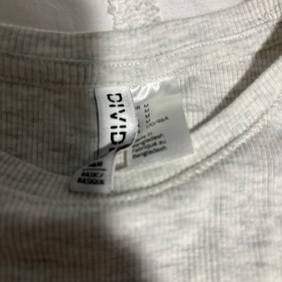 H&M Ribbed Baby Tee – Light Grey, Size M - Picture 3 of 3